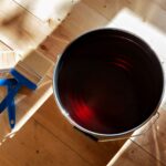 Jaki lakier do podłogi drewnianej? Wskazówki